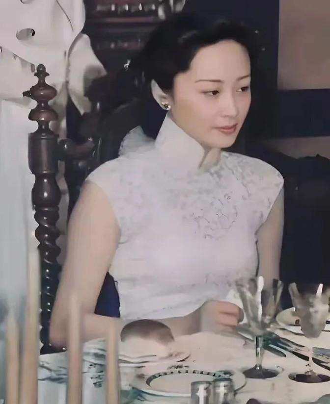 1942年，宋子文的夫人张乐怡，那年她35岁，美得一塌糊涂。张乐怡，1907年