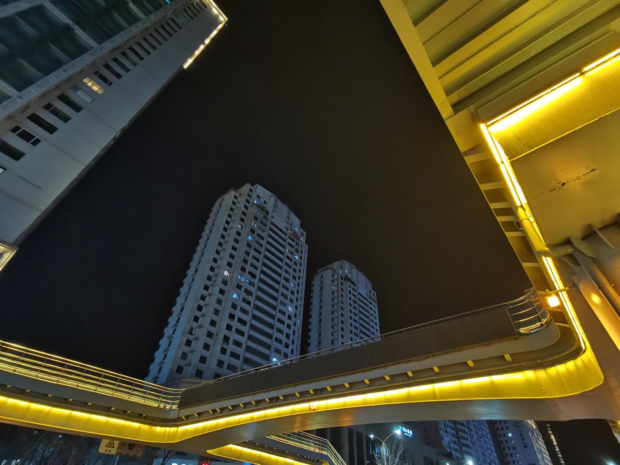 夜幕下的承德新华路还挺美的！