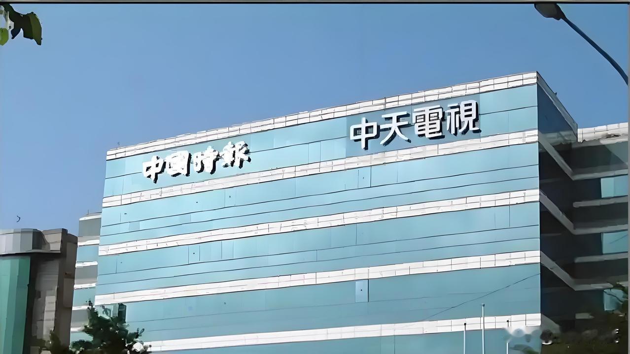 罗智强逃避辩论，藐视中天，点名炮轰郑丽文轻忽蓝营立委的建议，就算当选要如何服众？