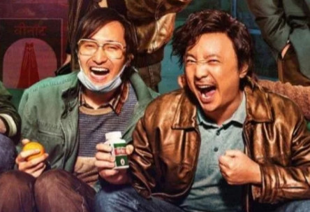 2016年，文牧野筹拍《我不是药神》，王传君知道后，去应聘了白血病患者一角，没想