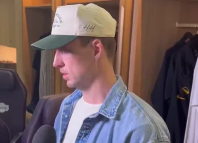 NBA常规赛，湖人以109-110不敌魔术。赛后，湖人球员卢克-肯纳德接受了采