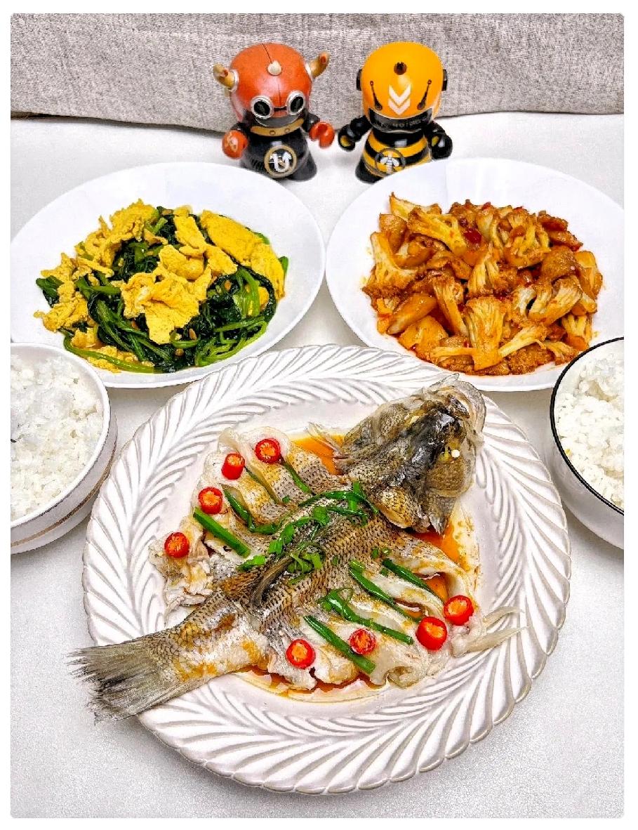 我特别喜欢我的公婆。我公公66岁，婆婆63岁，公公退休金八千多，婆婆四千多，老