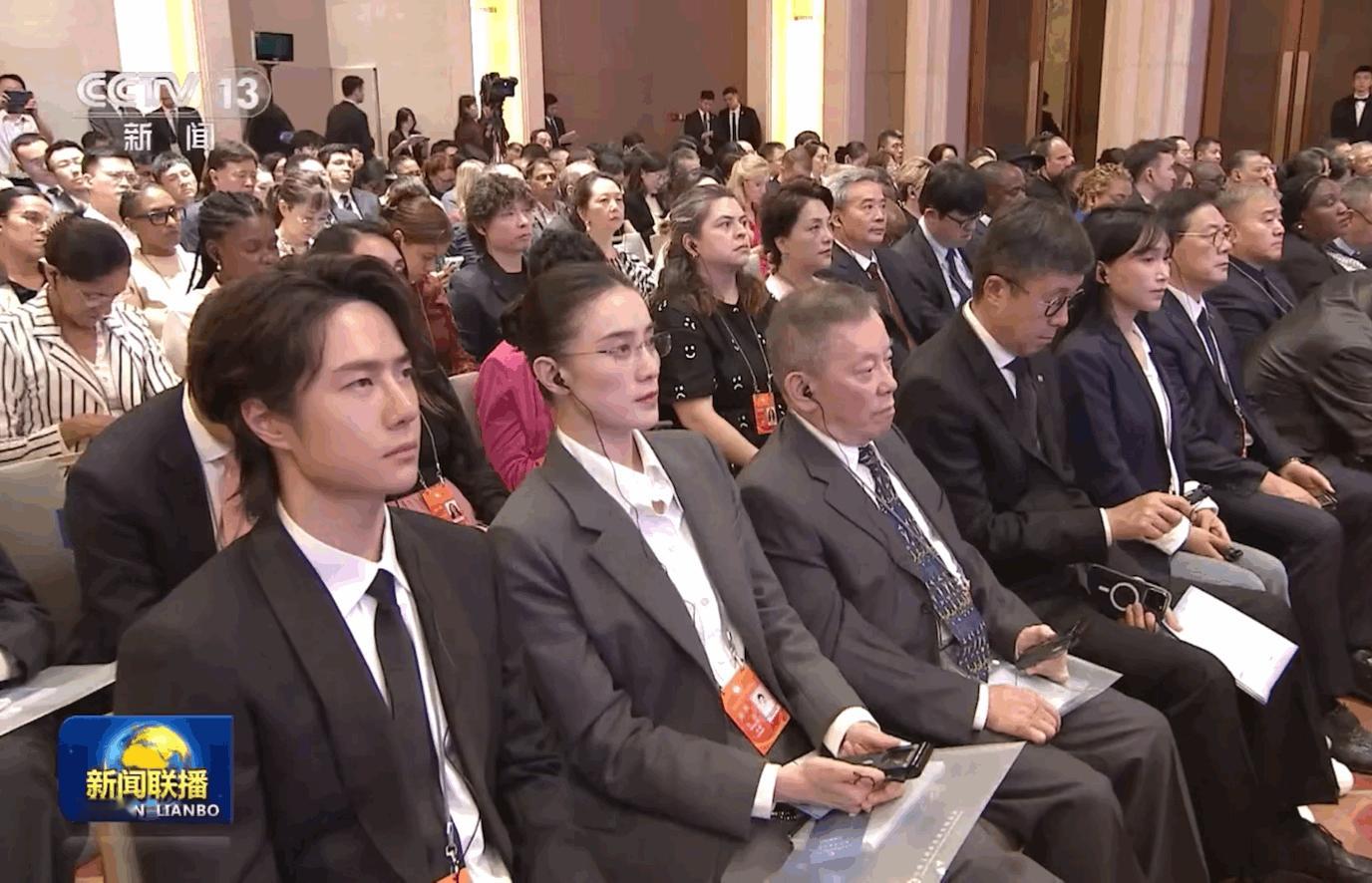 这体制内气息浓得快溢出来了吧，莫名让人想喊一声“科长”哈哈哈哈宋佳王一博体制内
