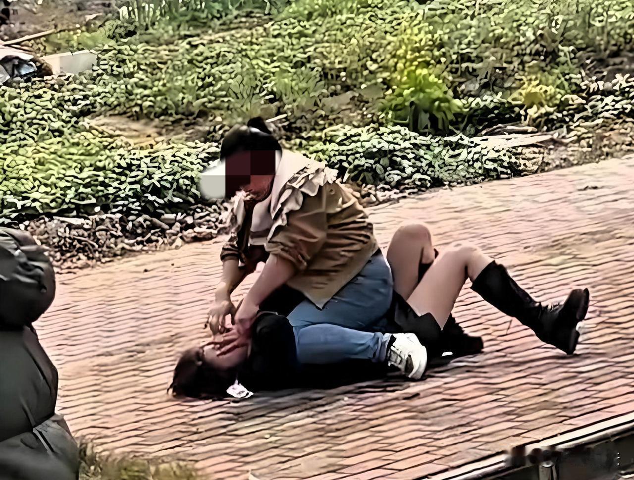 电视剧都演不出来！贵州，一女子明知男子有妻子，她不管不顾，大张旗鼓和男子发生了不