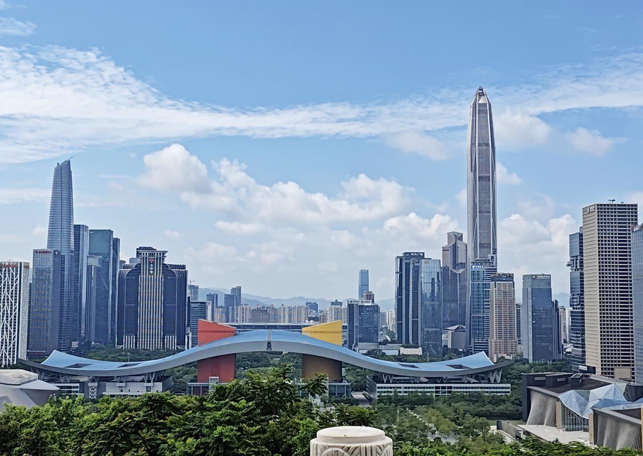 今天刚好是我到深圳第30个年头。30年前的今天，从重庆坐绿皮火车30多个小时，来
