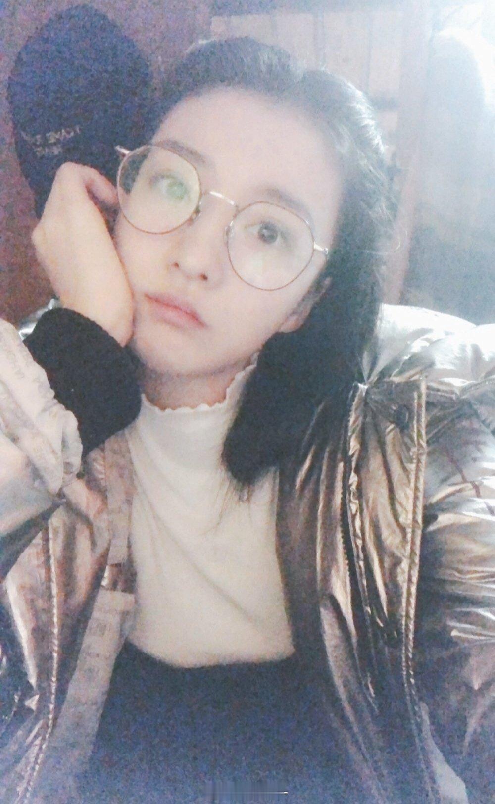 一只小萌🐽的怼脸自拍🤳#王楚然#​