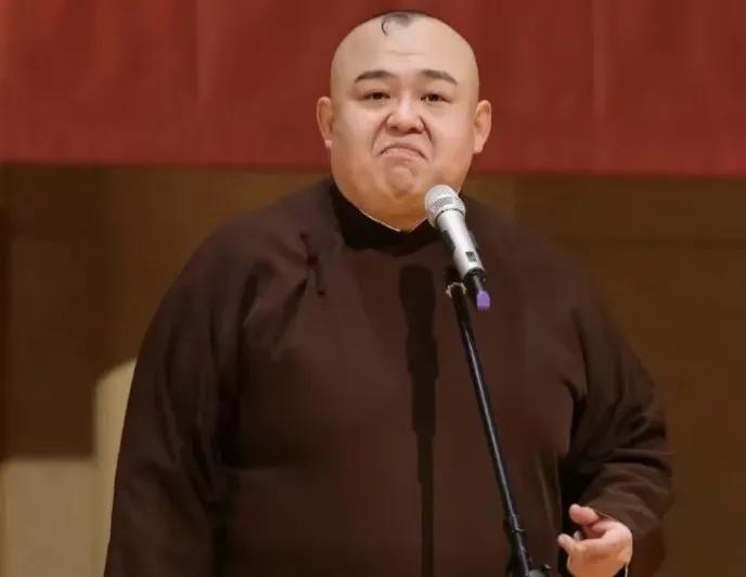 德云社的高管杨鹤通，前两天直播时说了段大实话，挺让人意外的德云社杨鹤通前两天直
