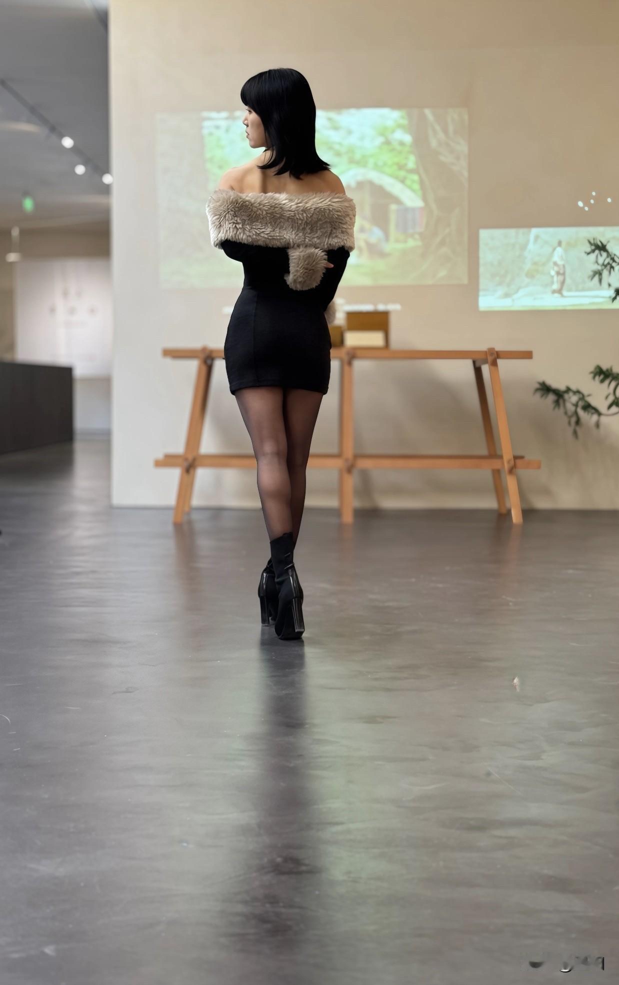 气质穿搭怎么穿才恰到好处?自信很关键，穿出自己的风格。