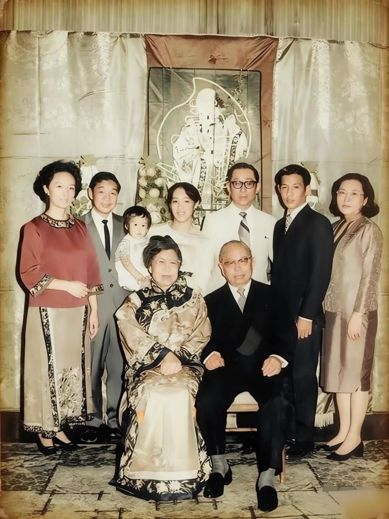 1973年，孙中山之子孙科去世之前，和家人的大合照。孙科1891年出生，早年赴