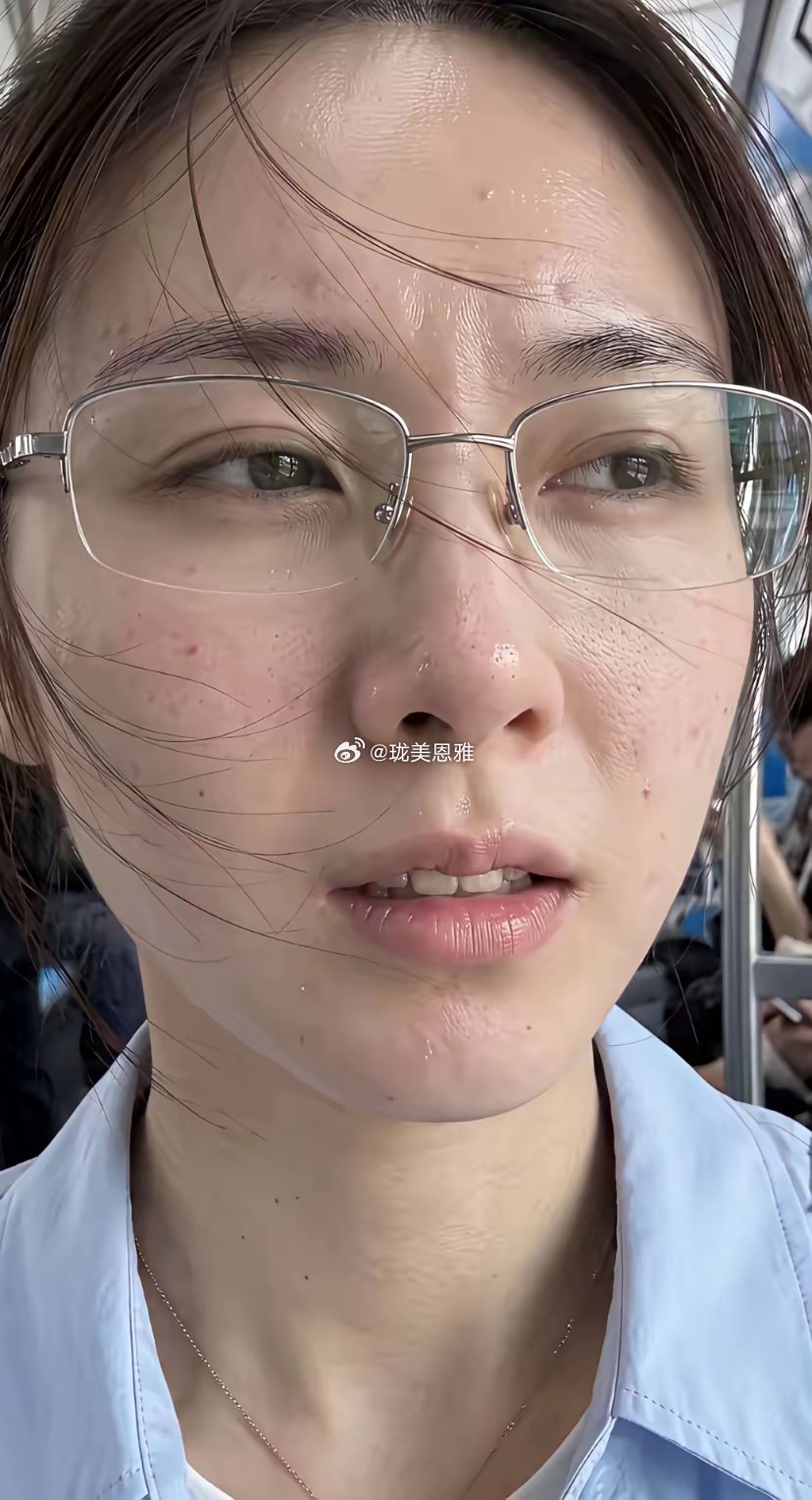 这种戴着眼镜，人畜无害脸，看着软软糯糯的萌妹反差感最大，有懂行的朋友不?