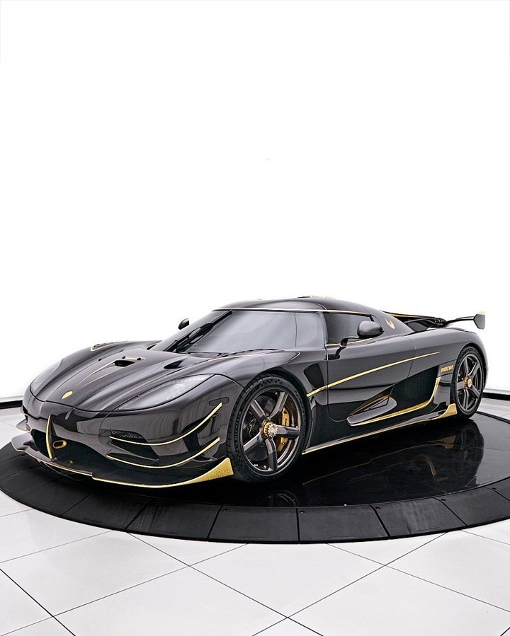 仅有一台的2018年KoenigseggAgeraRS「凤凰」版，作为一件独