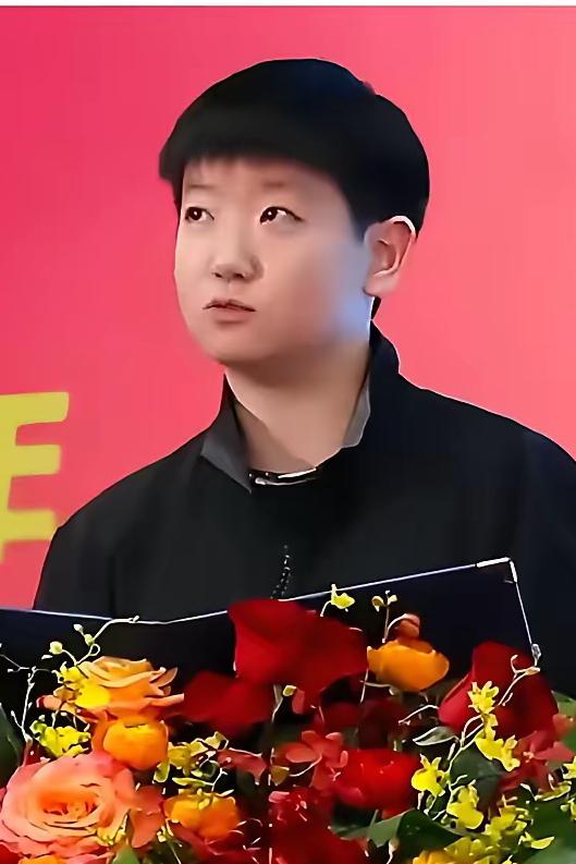 孙颖莎说：当看到自己被选入小学五年级课本，同前辈王楠、孔令辉、马龙在一起时，有点
