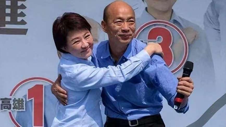 这下好了,不仅韩国瑜卢秀燕惊呆了,全网的粉丝也惊呆了,郑丽文竟然一当