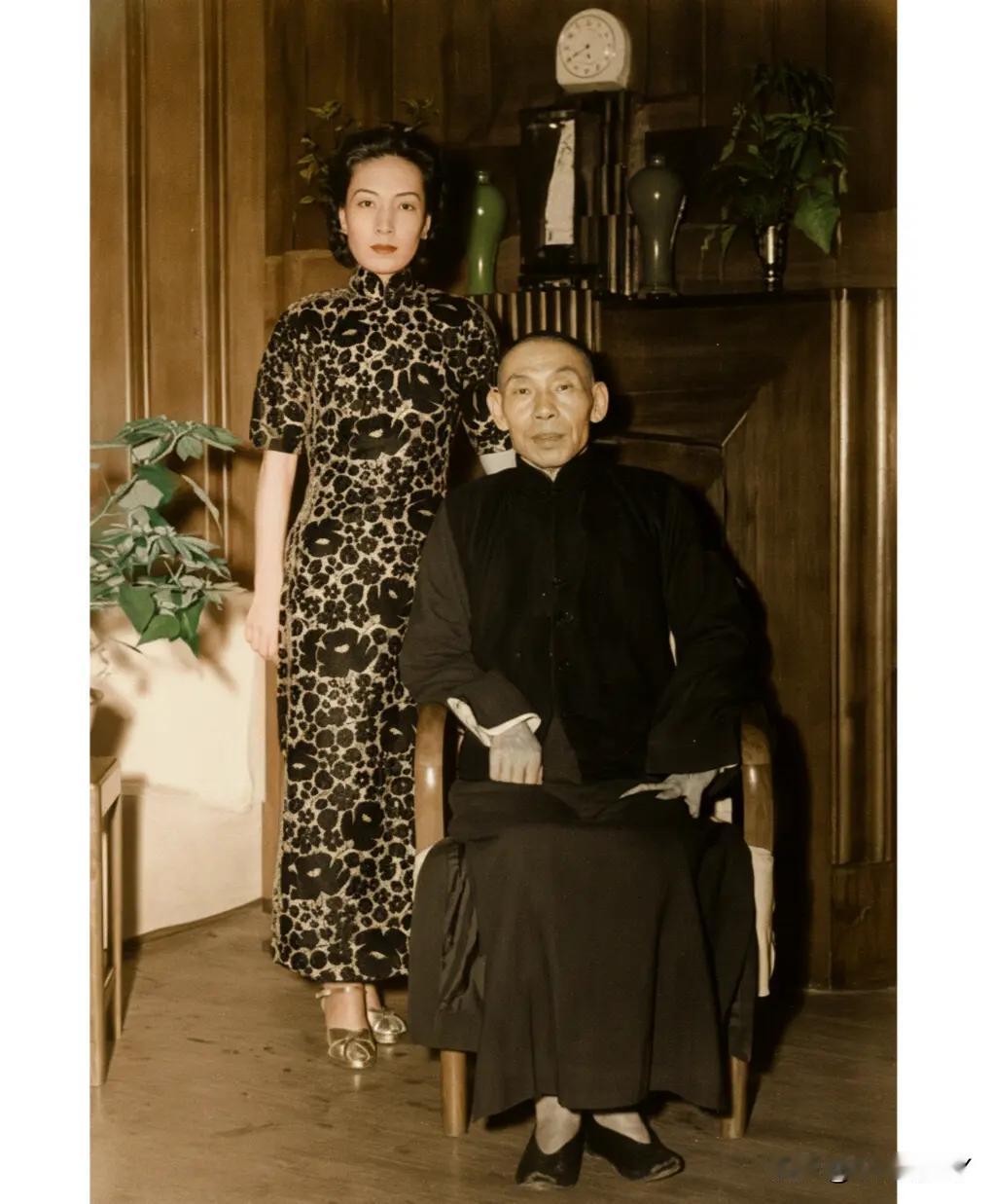 1950年香港，孟小冬和杜月笙这对组合很有故事。当时42岁的孟小冬与62岁的杜月