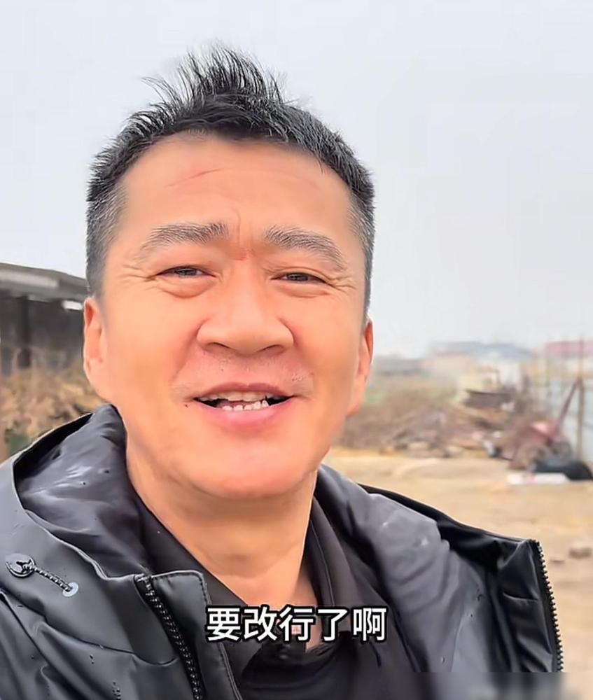 横店影视圈现在是真的冰火两重天。传统影视冷到骨子里。2025年电影开机量从七