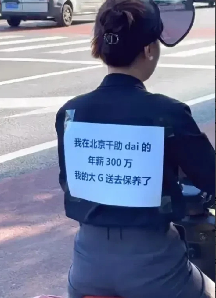 从相貌能看出来，小姐姐的气质属于有钱人。[哈哈笑][哈哈笑][哈哈笑]