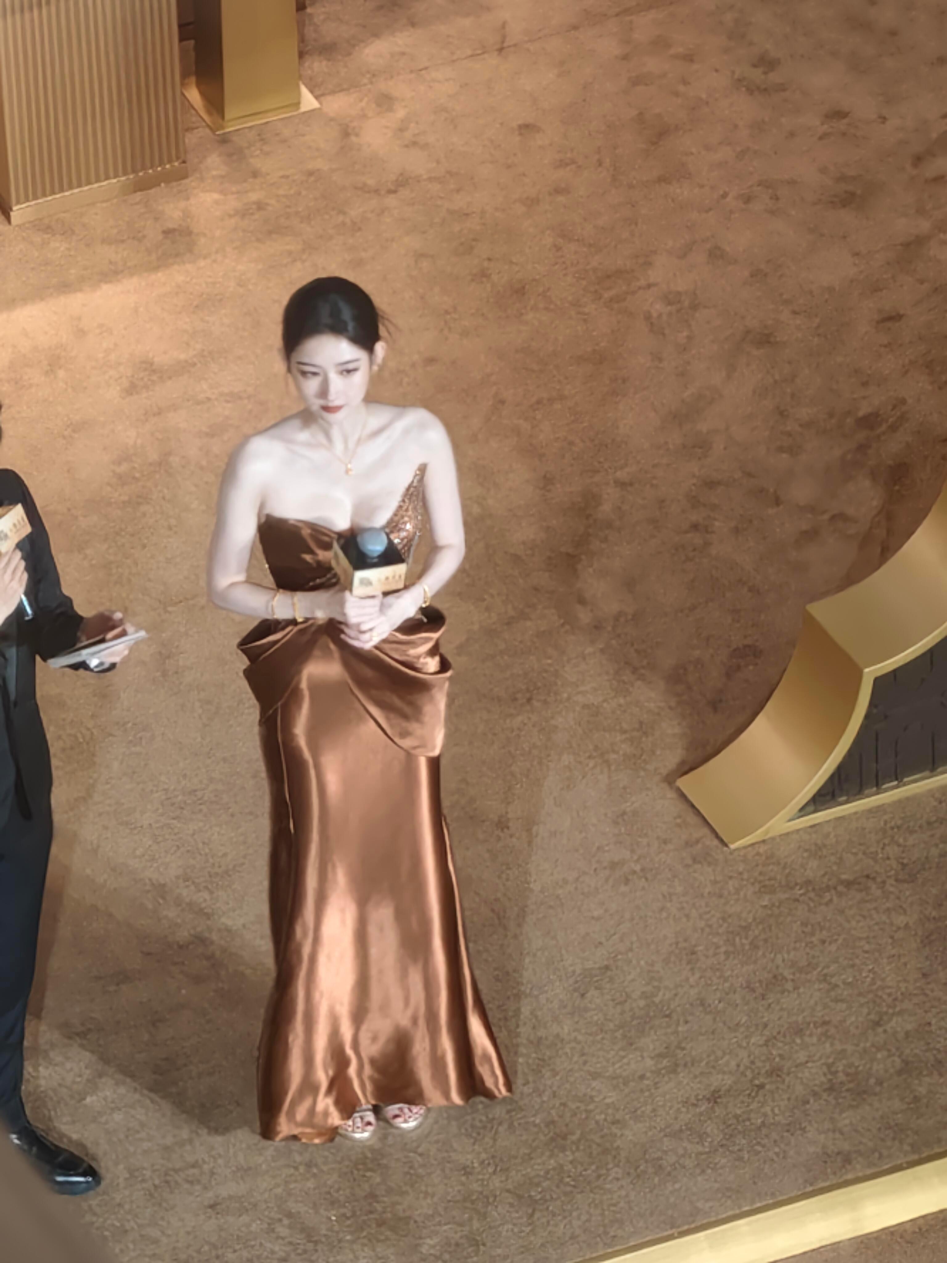 见到王玉雯这身材，感觉迪丽热巴还差点意思！