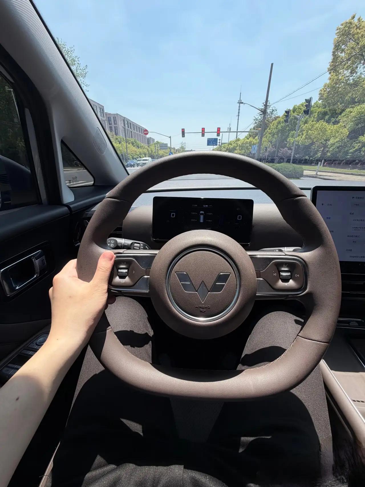 给力！从造拖拉机到造六座SUV，五菱又给中国家庭上了一课1982年的冬天，柳