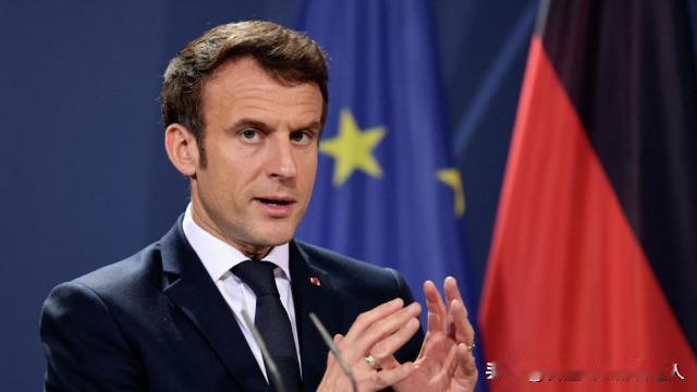 说特朗普智商低？你被他的演技骗了！很多人以为这是情绪失控的“撒泼”。错了！真相是