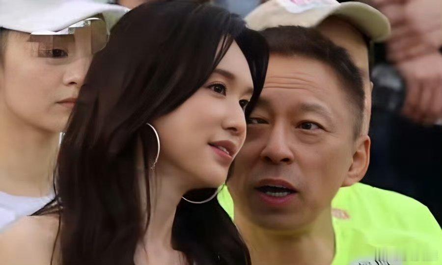 互联网大佬里面，张朝阳算是活的很通透的人，也许他不是最有钱的，但他应该是最快乐