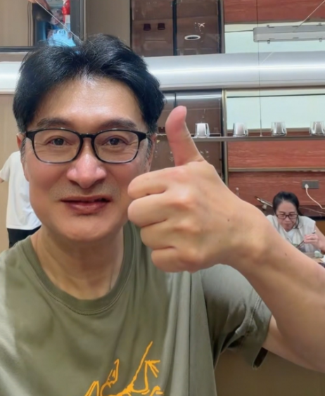 黄安真是太会享受生活了，他把自己在福州的别墅装修成了会所，台球厅、KTV、麻将桌