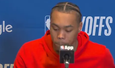 NBA季后赛，猛龙球员巴恩斯谈到莫布里和施罗德在第四节投进关键球后的感受：“我