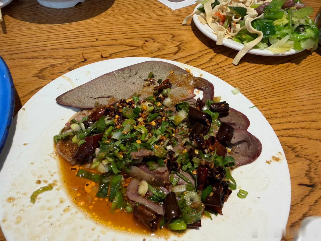 乍暖还寒，怎么少得了这一碗羊汤配肉饼。