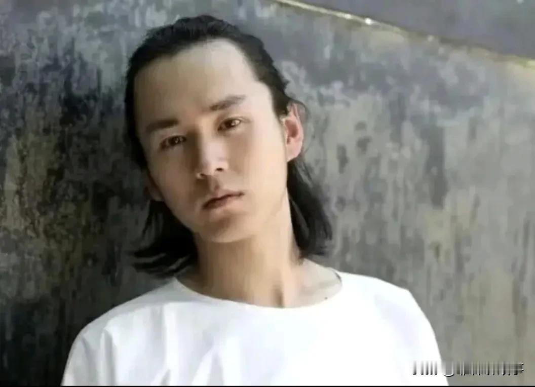 代入古二，真的很绝望很愤怒，放出王家卫录音，是因为没得选，得了渐冻症，死也得讨个