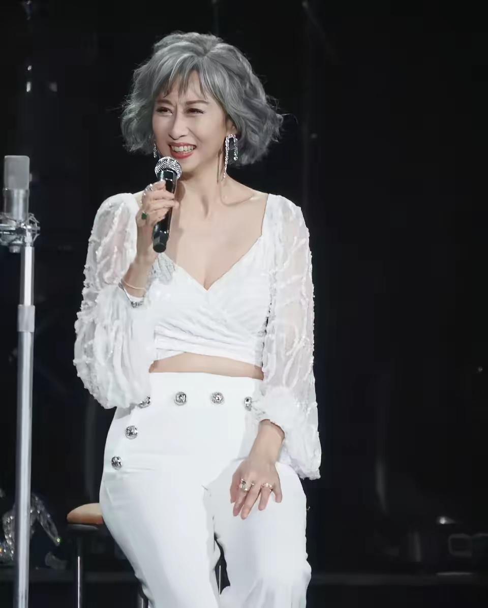 65岁叶倩文的状态，作为一个女人说不羡慕肯定是撒谎，但也有点别的心思，比如