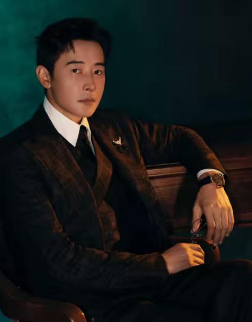 罗晋这波沉默不要在喧嚣的城市里活成别人的样子才是成年人最高级的清醒！前