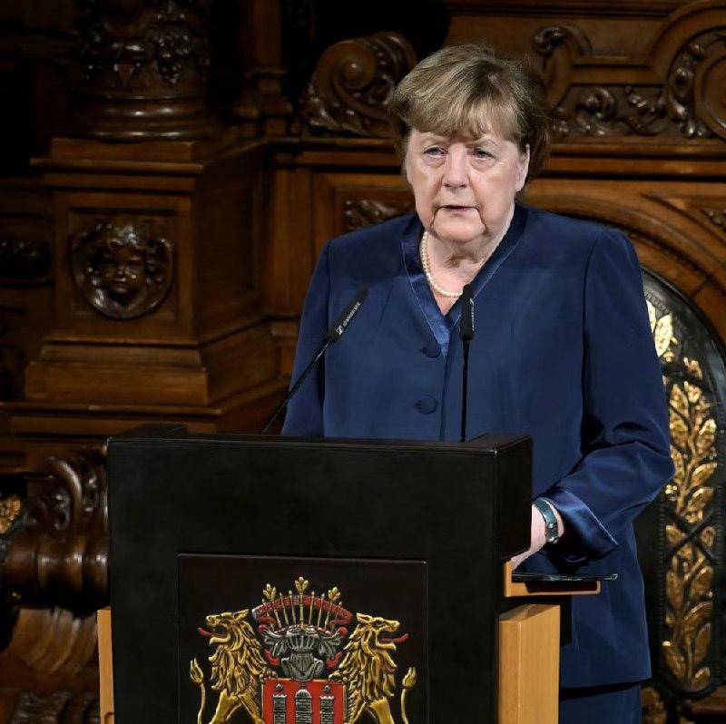 德国前总理默克尔呼吁欧洲与俄罗斯展开对话在汉堡市政厅举行的年度马蒂亚-马尔外