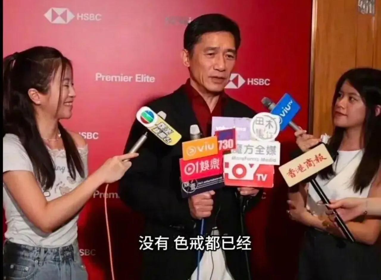 梁朝伟和杜德伟原来是同岁，都出生于1962年，但单看近照真的看不出来。梁朝伟