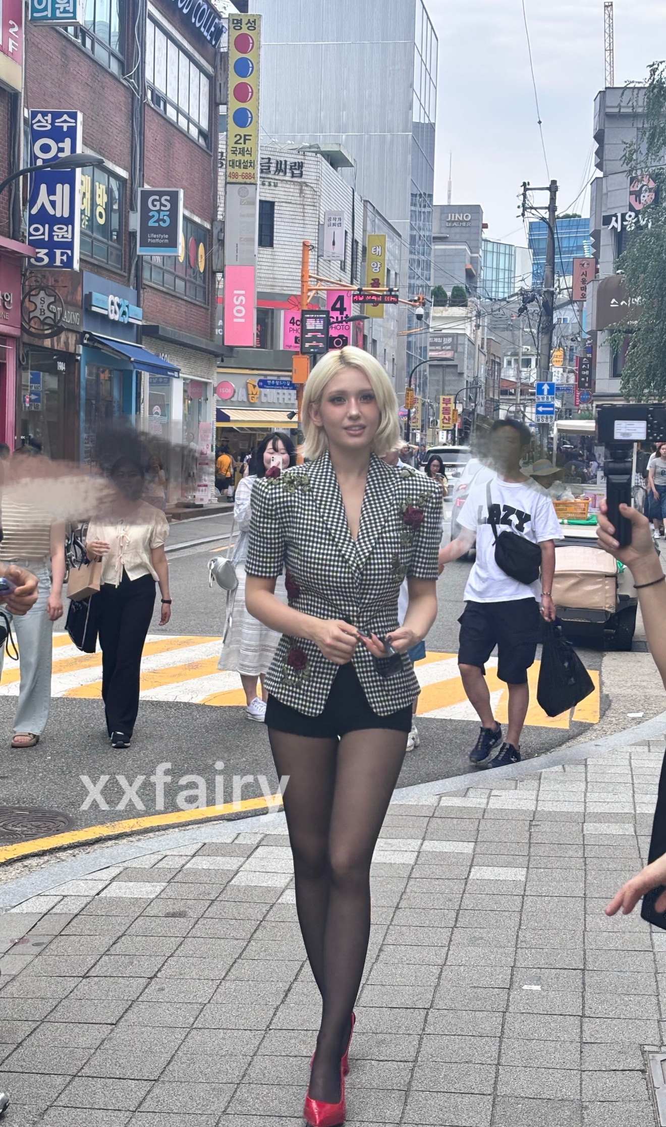 韩国圣水洞偶遇somi我的天就是原相机随拍美成这样了​​​