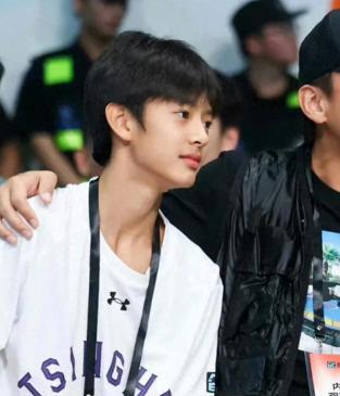 孙俪儿子帅到认不出！年仅14岁身高1米7，梦想打CBA职业联赛14岁立下目标，