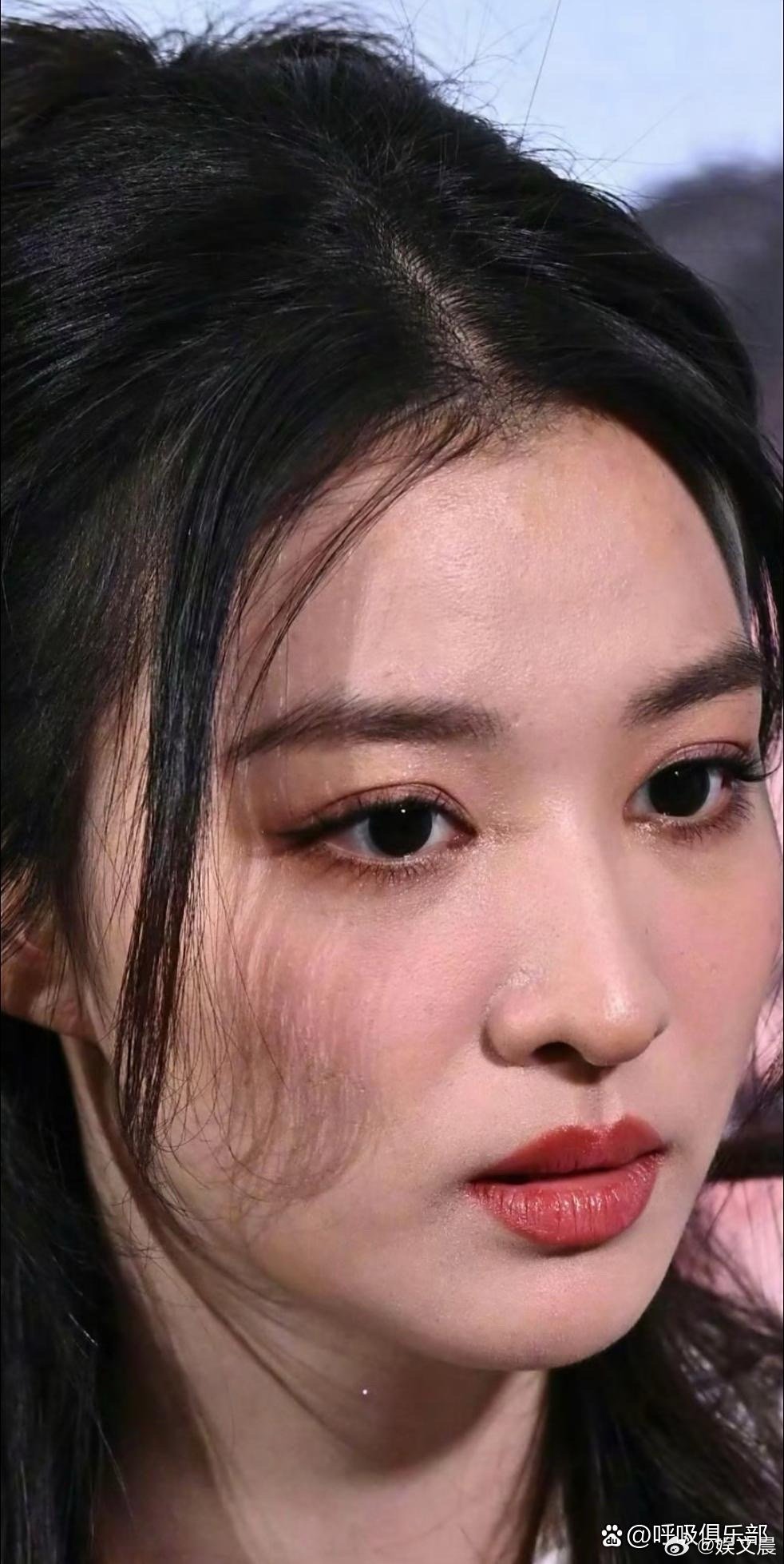 王楚然的真人生图也太能打了吧，肌肤状态清晰可见！​​​