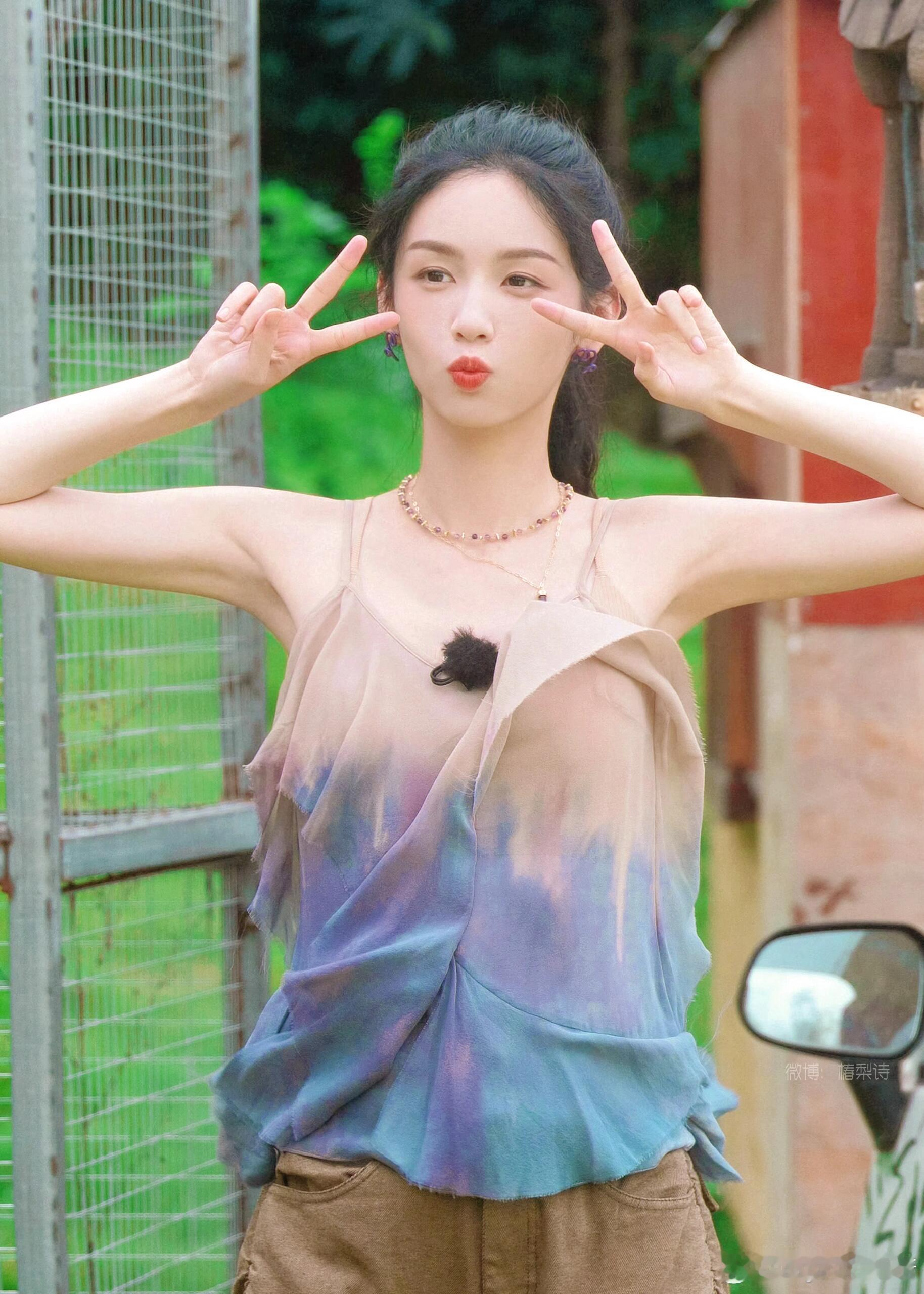 很难不喜欢这样的女孩子～～​​​