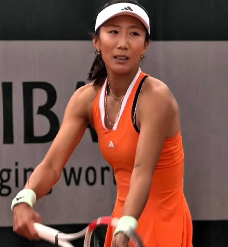 法网资格赛第二轮，高馨妤对阵陈夏莉妮，首盘前4局双方战至2-2平，关键的第5局，