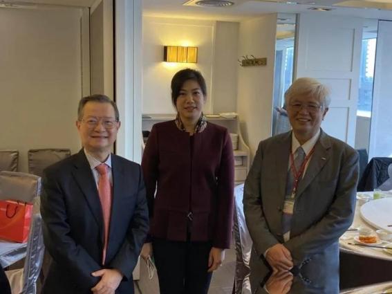 “中国犯了个最大的战略失误！”新加坡外交官马凯硕曾经早年声称，中美闹僵不怪美方打