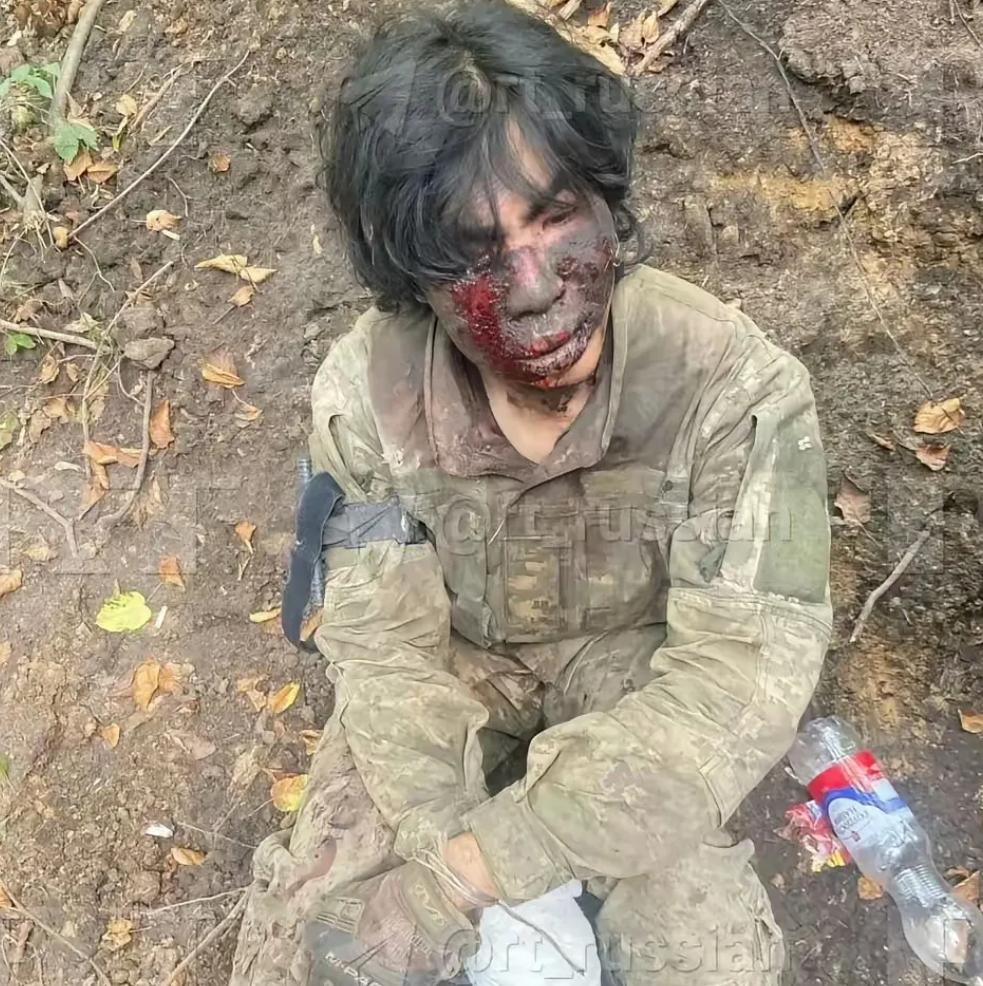 被俘后，他说越南和俄罗斯是友好国家。请俄军不要处决他！俄乌战场惊现戏剧性一幕