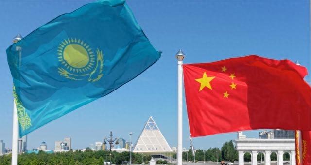 与中国相邻的哈萨克斯坦，将80%石油出口欧洲，为啥不卖给我国？哈萨克斯坦咱们