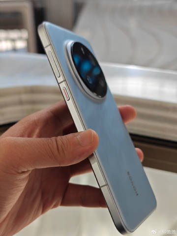 荣耀Magic7Pro真的越用越喜欢🤩握着手感温润不硌手，机身颜值很耐看，