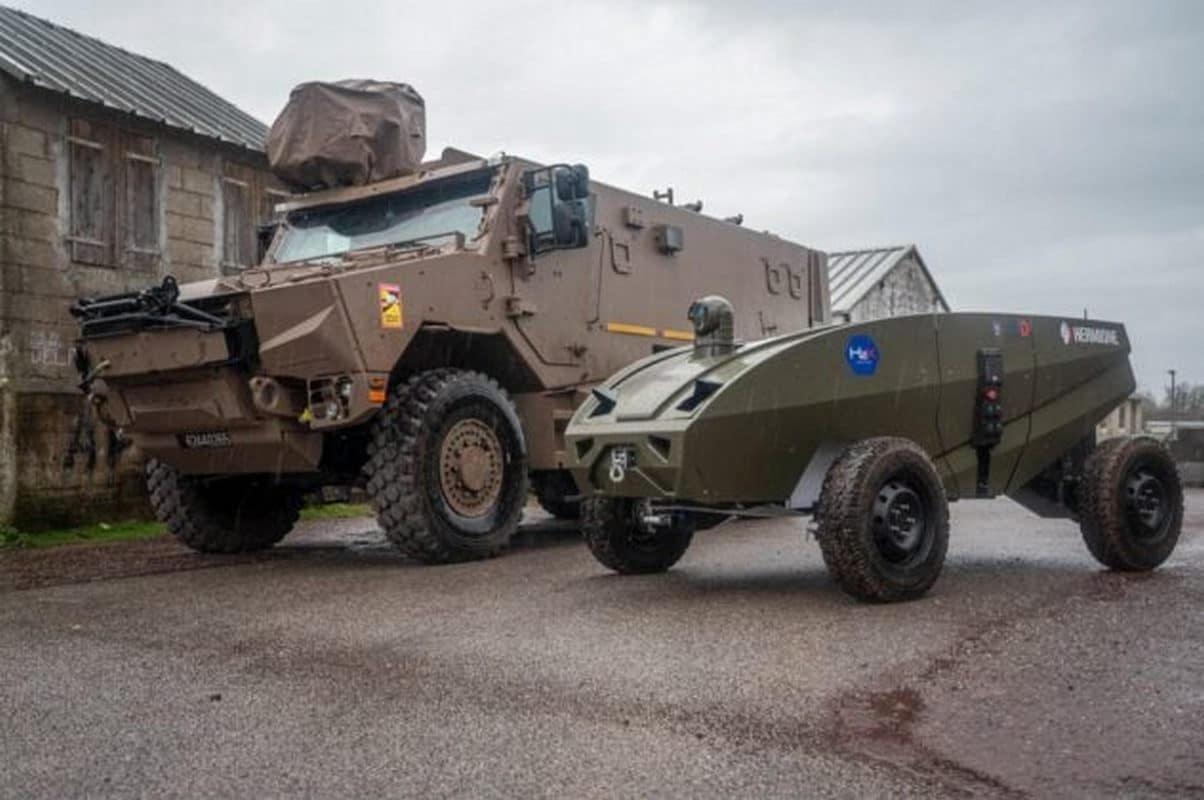 新一代“环保”军用车。法国军方正在测试氢燃料机器人汽车。法国武装部队在圣西尔