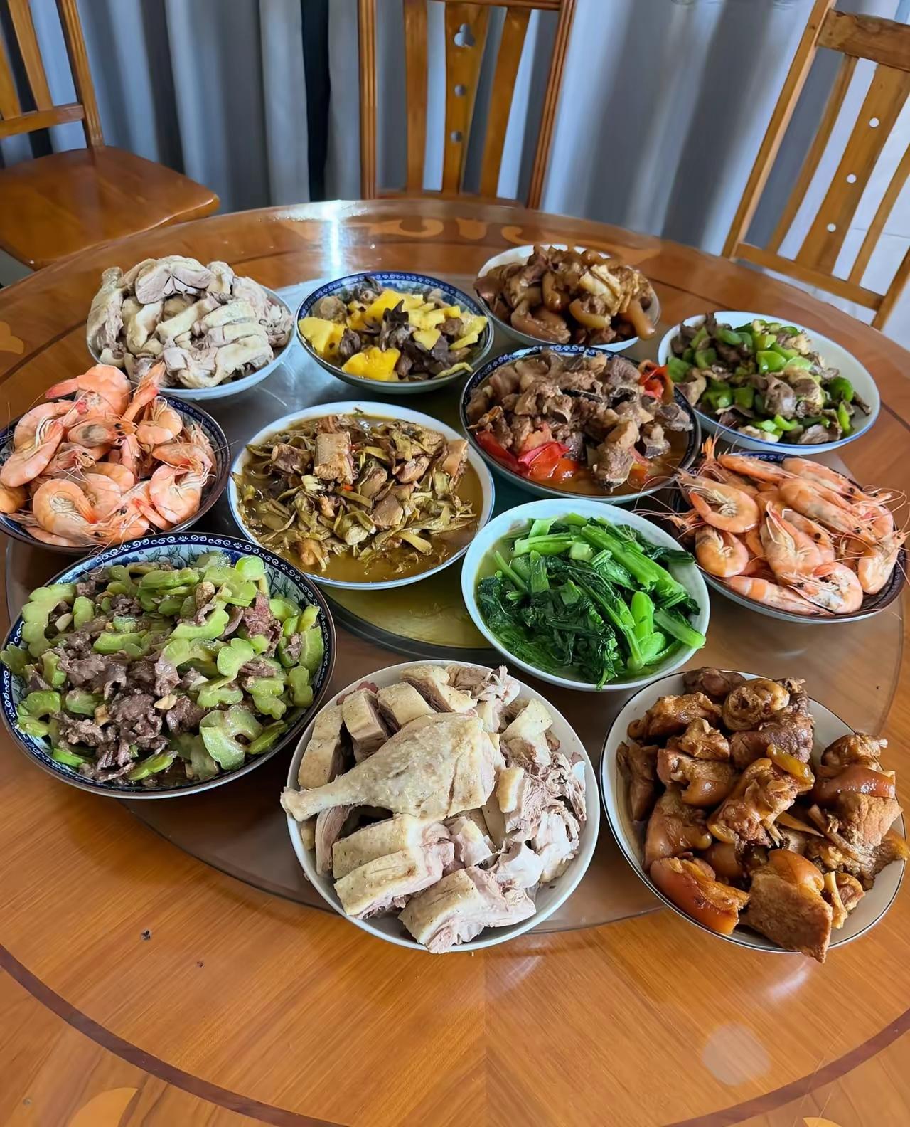 今年中秋我不回婆家了。老公说“你不回去谁做饭”，我说“谁吃谁做”。他愣了半天我