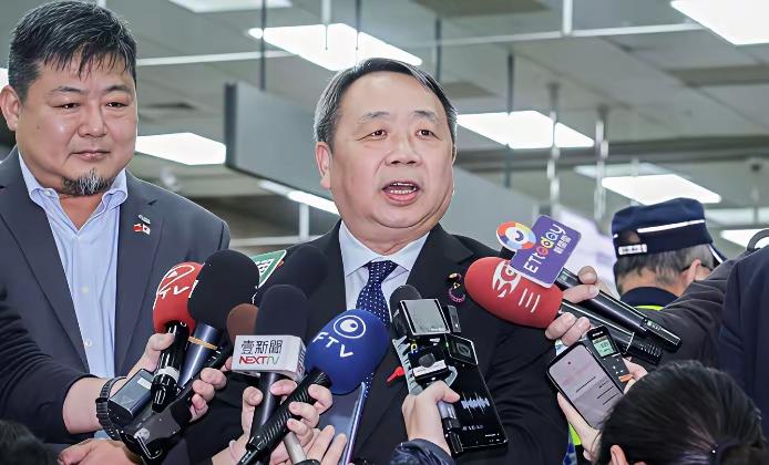 汉奸+日本参议员石平，1月6日已经逃窜到中国台湾，一到台湾之后就语出惊人，表示自