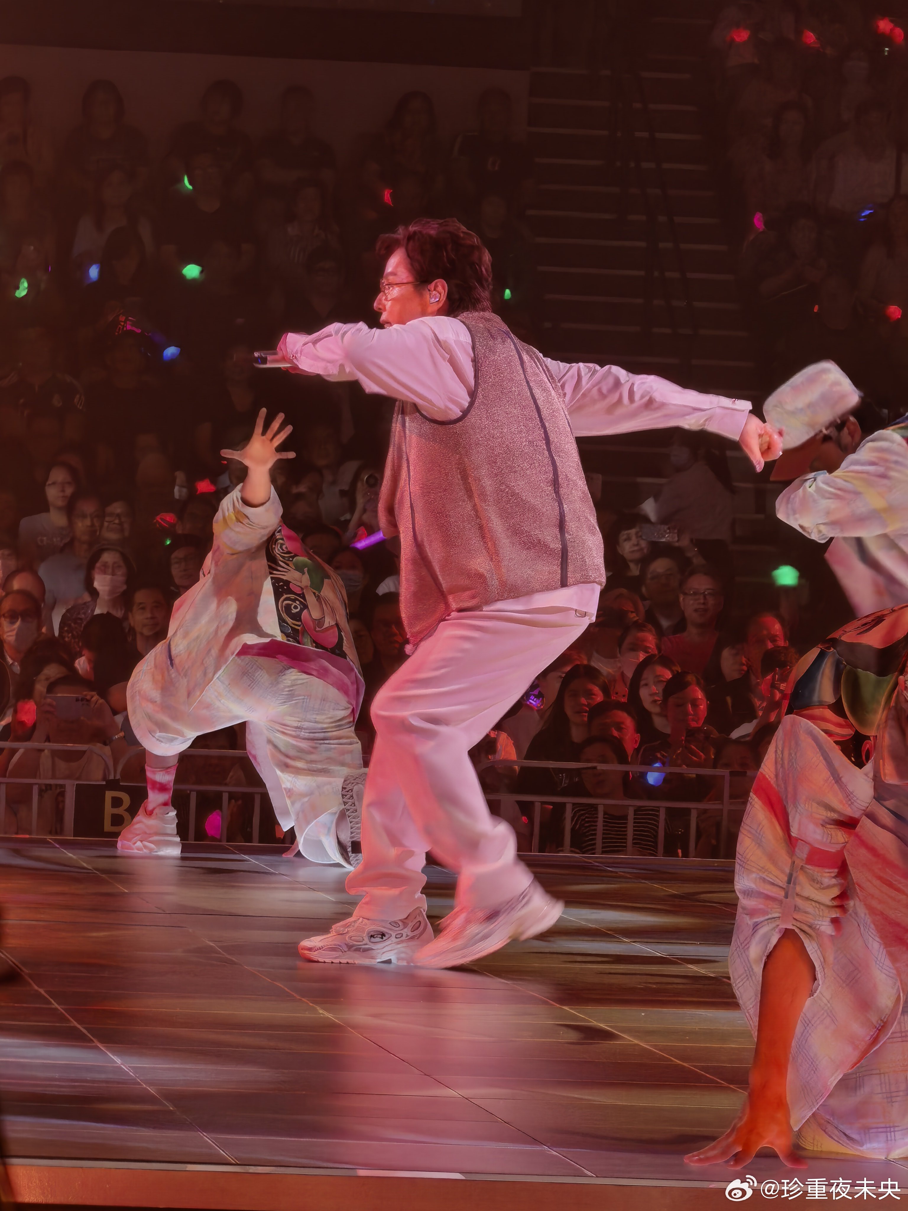 #谭咏麟#演唱会后劲极大，戒断好难，真的做不到！而且我也不想戒断啊！每天沉浸在各个视频中，看得我一会