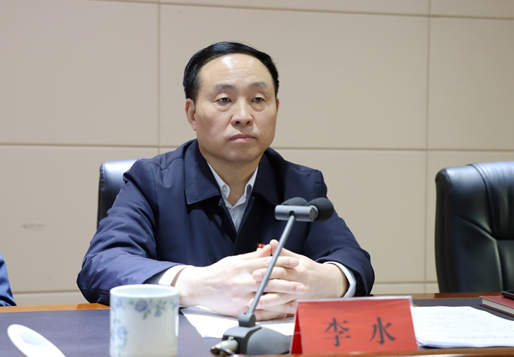 李水, 主动投案