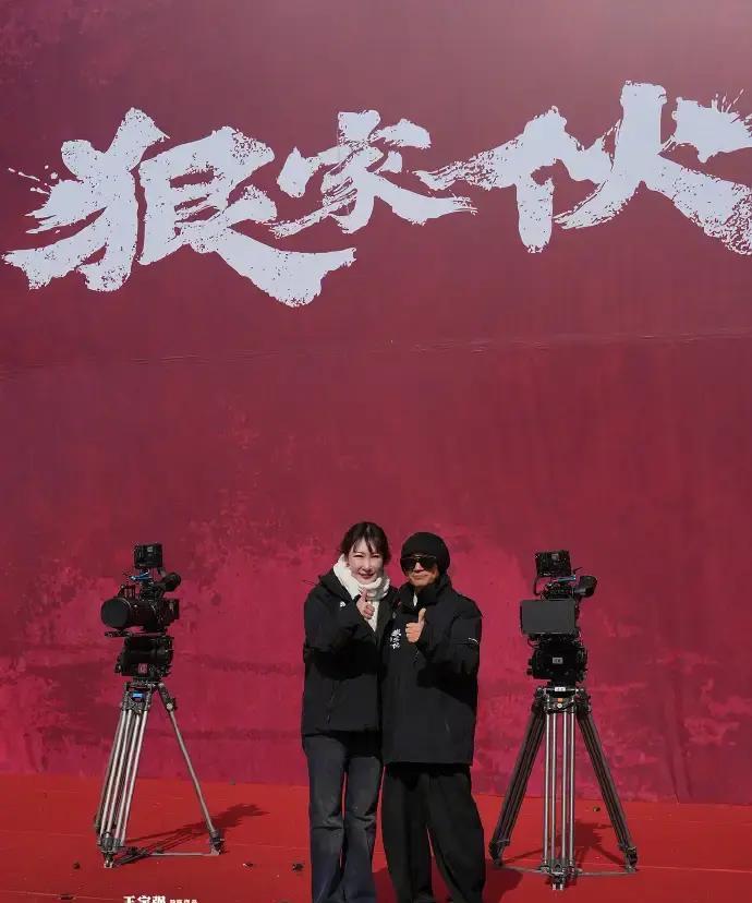 《狠家伙》豆瓣开分8，评论区吵翻天。网友说这片子打戏够狠，剧情稀碎。