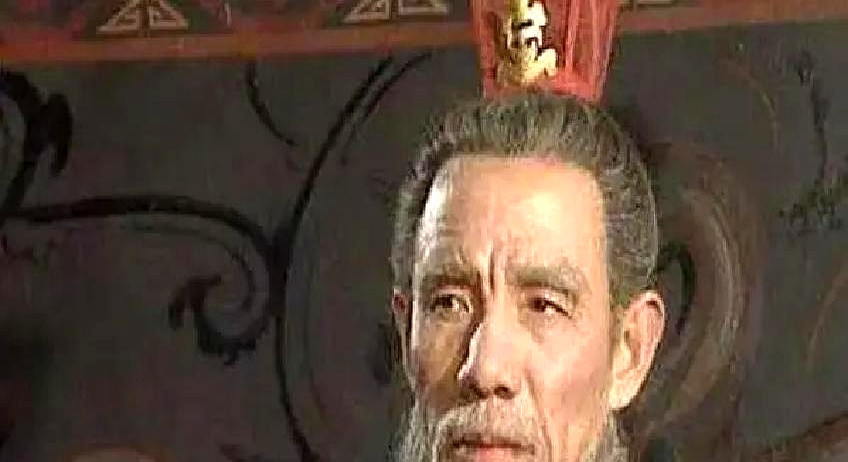 司马懿临终前递给次子司马昭一碗毒酒，逼他发誓不跟亲哥争位，结果司马昭端起来一饮而尽，吐着黑血说出的一