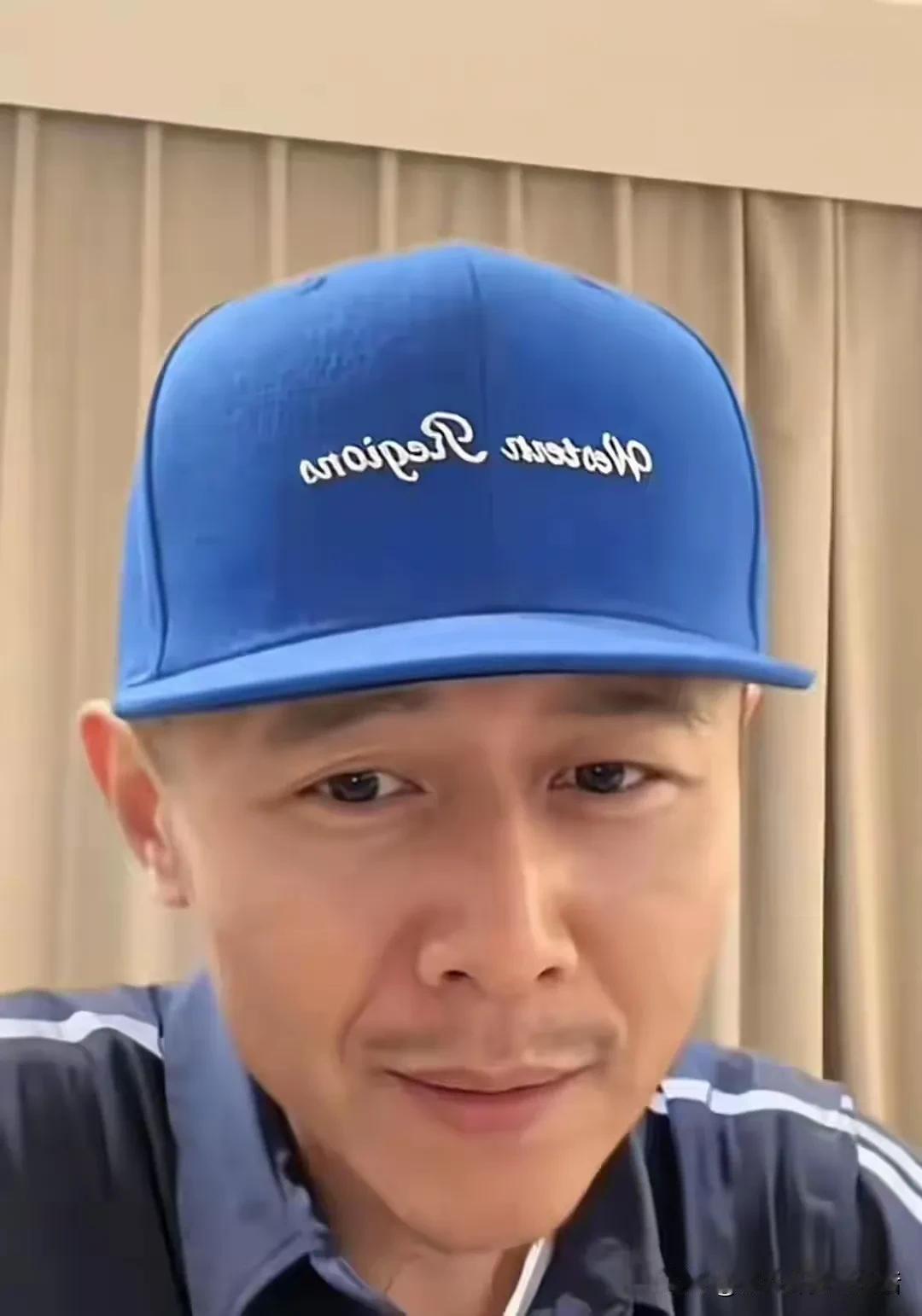 大冰还真的挺幽默。因为不知道单依纯是谁，所以被对方的粉丝发了很多私信要求公开道