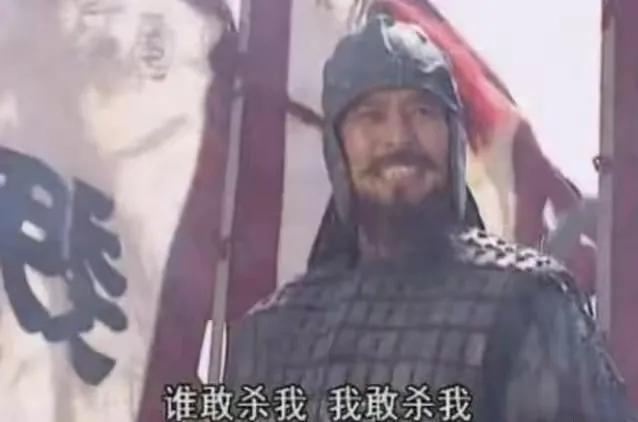 魏延的头落地的那一天，汉中迎来了倾盆大雨。马岱提着魏延的人头回到营地，杨仪命人把